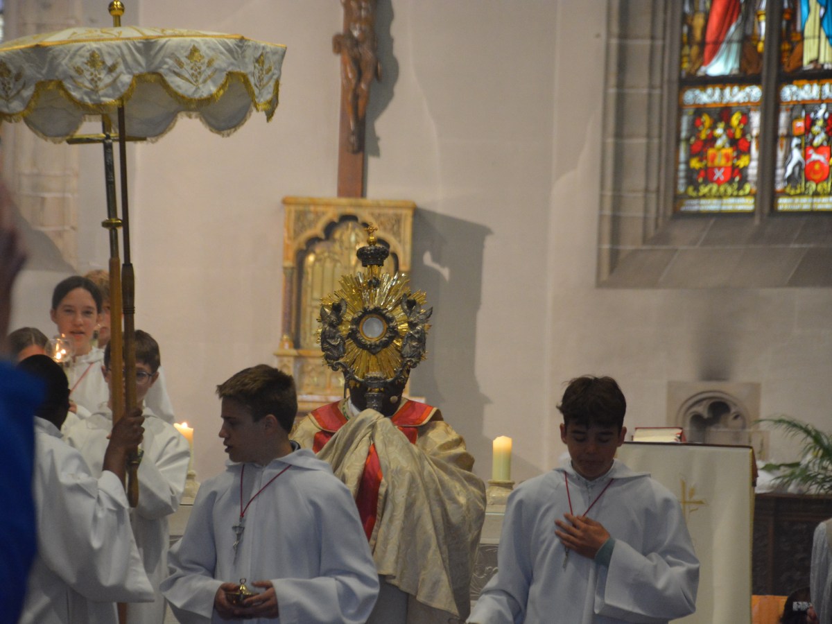Messe et procession de St&nbsp;Sacrement